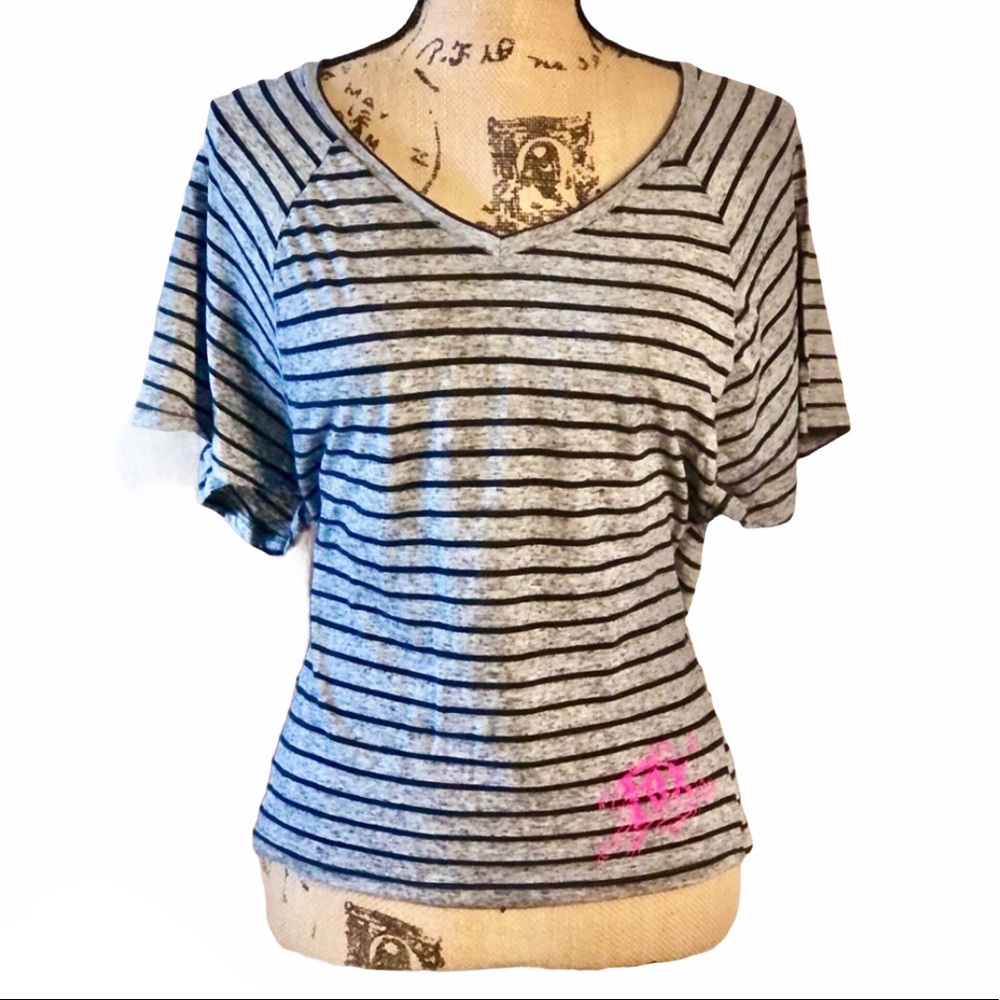 Fox classic striped top flowy sleeves